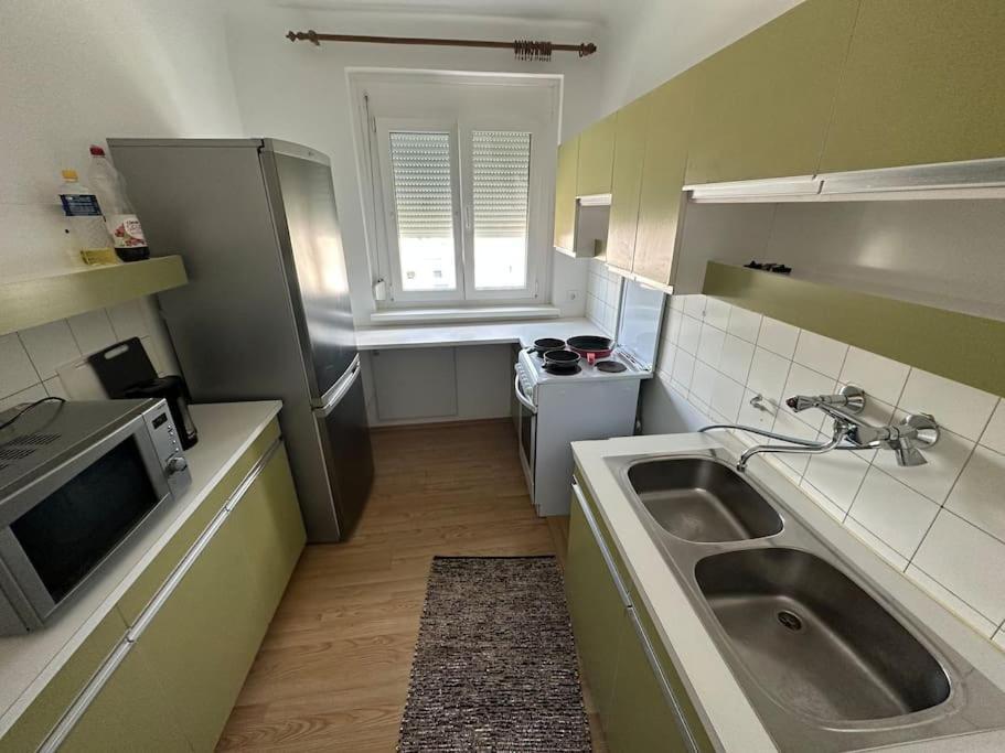 Kiki Living - Peaceful Apartment In Schwechat #2 Exterior foto