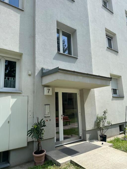 Kiki Living - Peaceful Apartment In Schwechat #2 Exterior foto