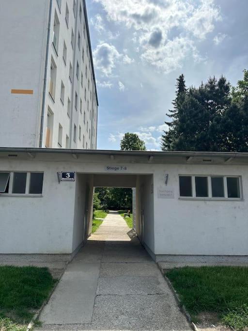 Kiki Living - Peaceful Apartment In Schwechat #2 Exterior foto